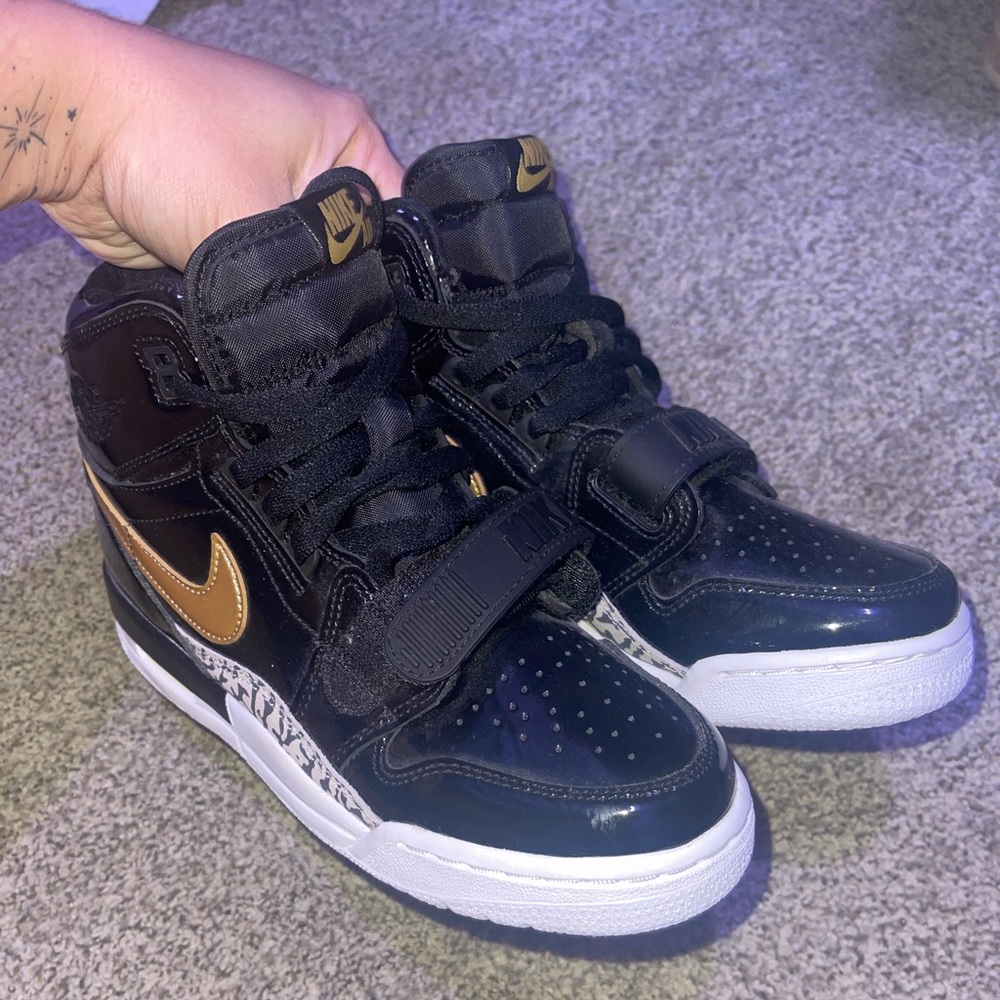 Size 5.5Y Nike Jordan shoes